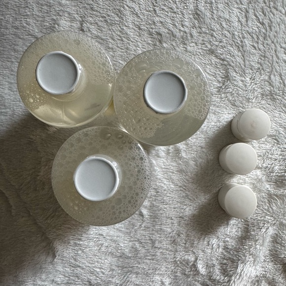 Mamonde Lipid Balance Cleansing Water Makeup Remover - Picture 3 of 6